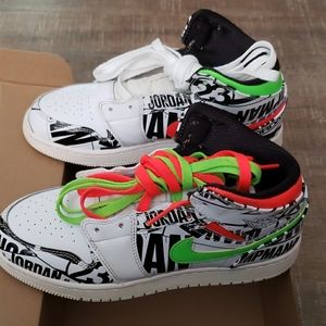 Nike Air Jordan 1 mid All Over Logo
